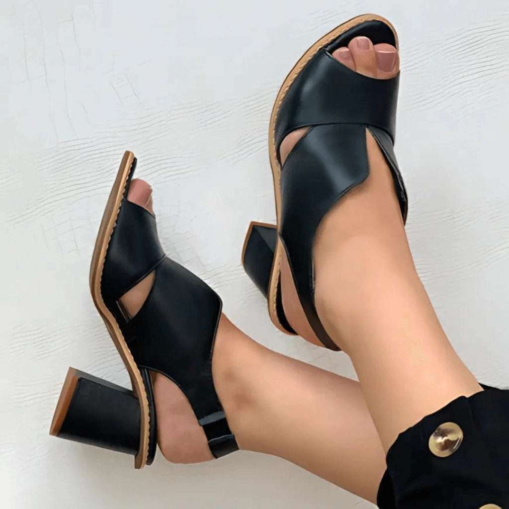 sandalia-feminina-preta-lunar-loja-ortopedic